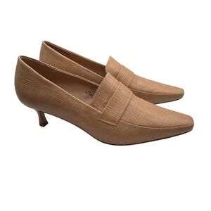Journee collection Elegant Tan Women's Loafers‎ size 9.5M